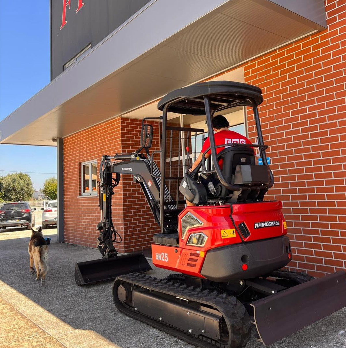 rhinoceros xn25c excavator in Portugal.jpg